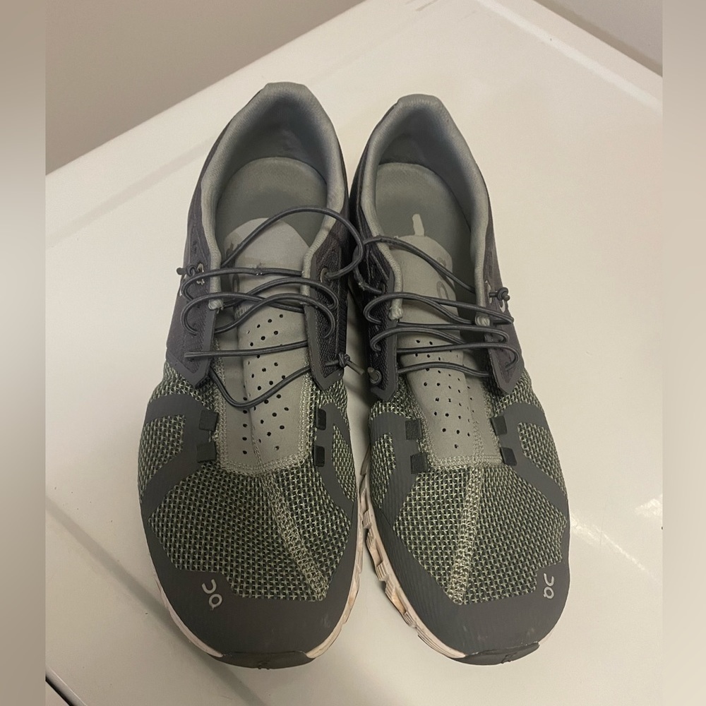 On Running Men's Green size M9.5